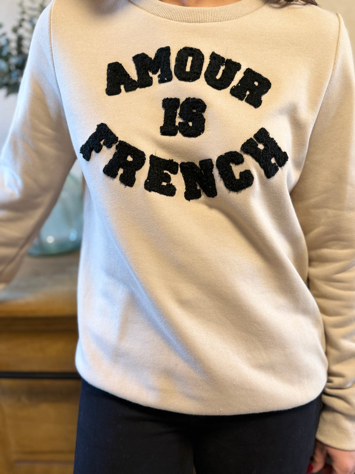 Sweat-shirt amour is French