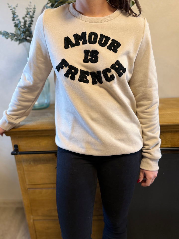 Sweat-shirt amour is French