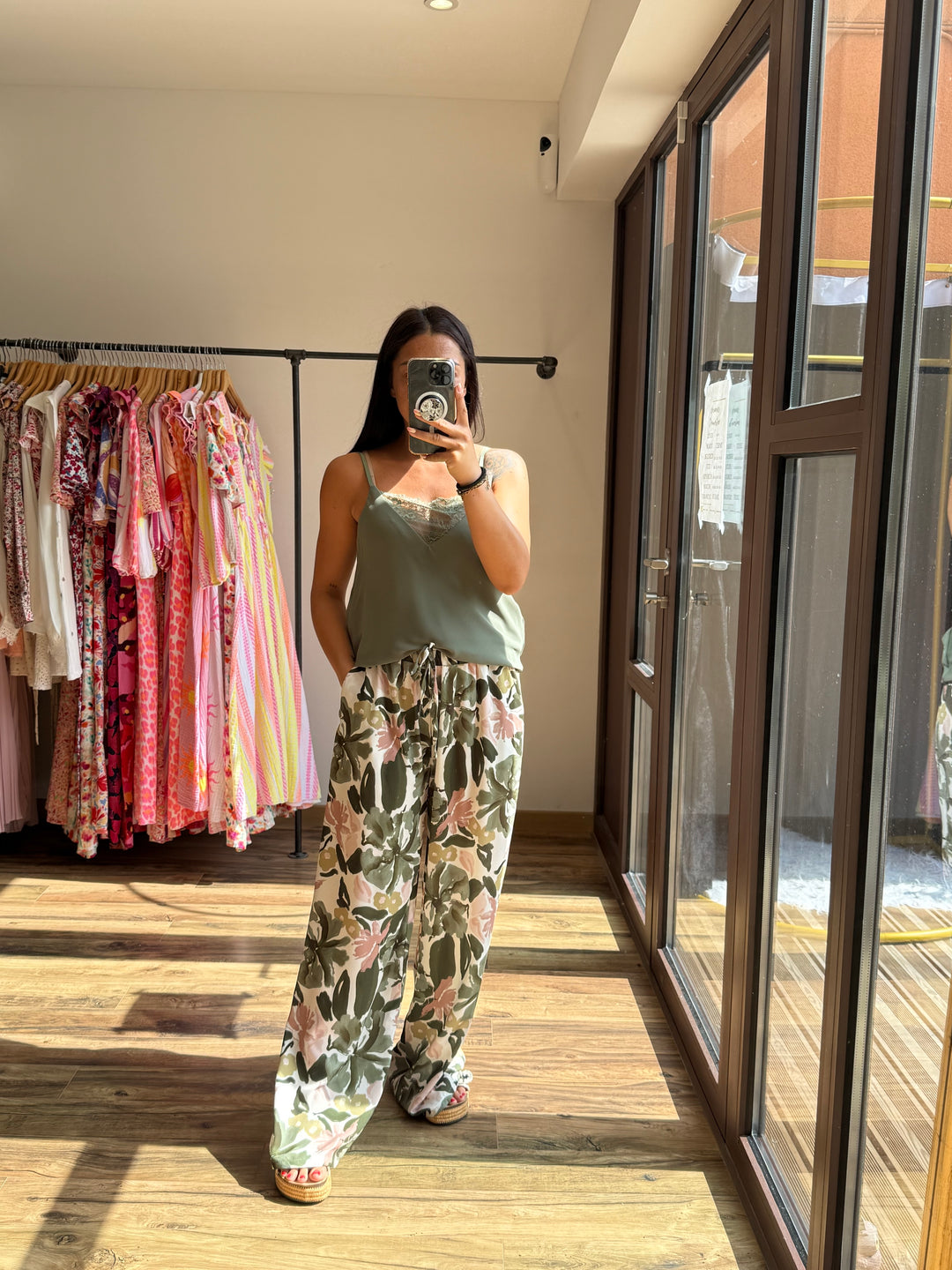 Top Christy Kaki