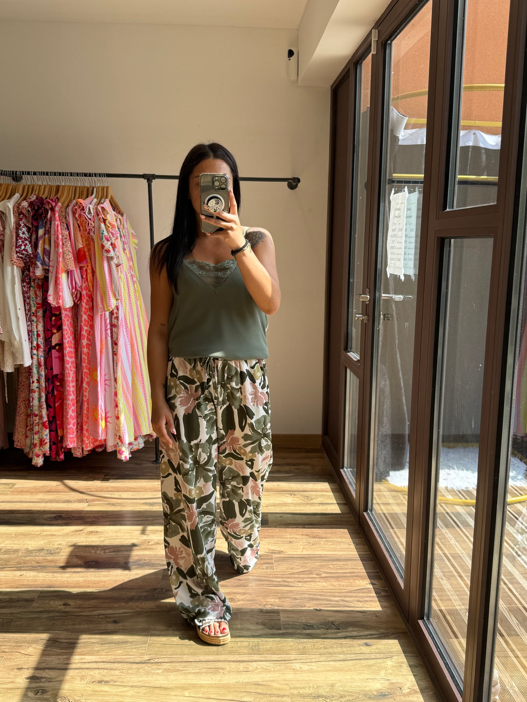 Top Christy Kaki