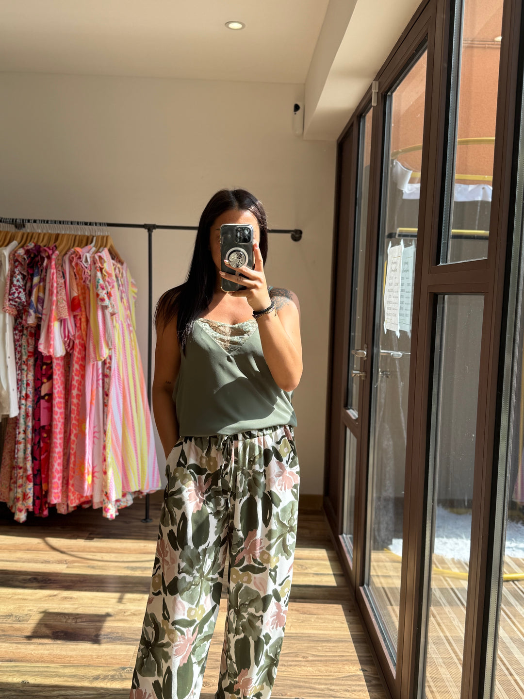 Top Christy Kaki
