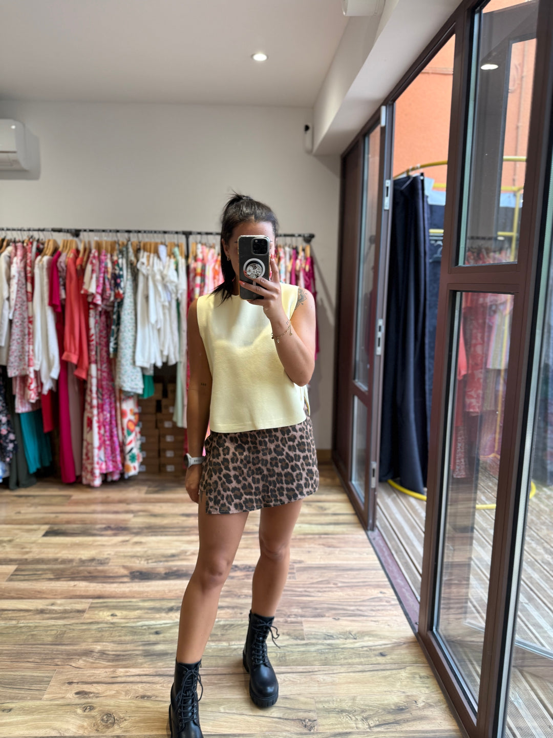 Pull sans manches jaune