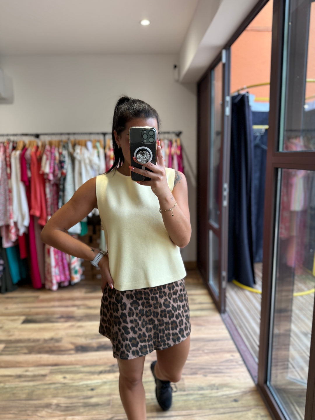Pull sans manches jaune